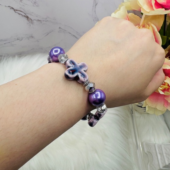 Floral Shaped Stone Beaded Bracelet in Purple Ube - Picture 5 of 6